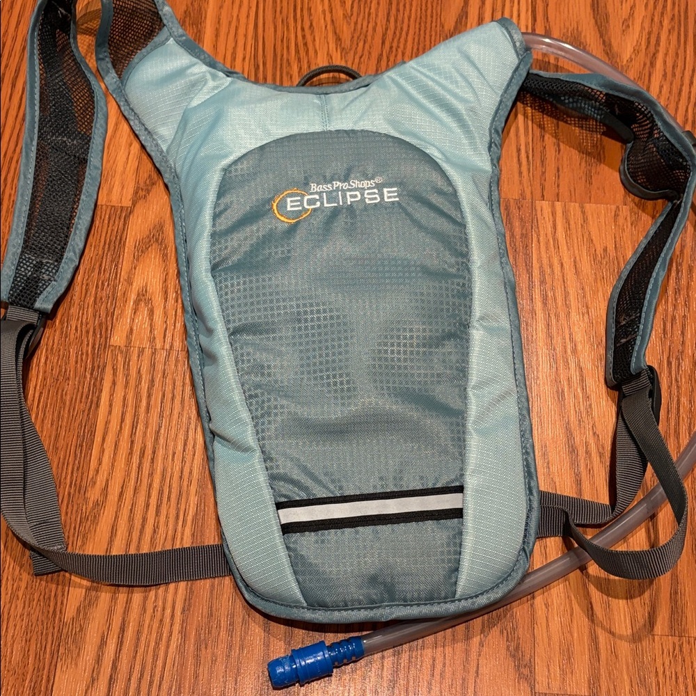 Bass Pro Shops Eclipse Hydration Pack in Teal and Gray